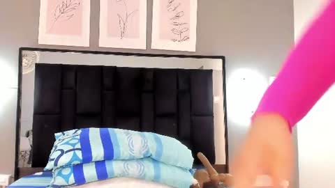 Snapshot of zoe_curvyy chatting on June 20, 2026, 12:19 pm zoe_curvyy online show from June 20, 2026, 12:19 pm