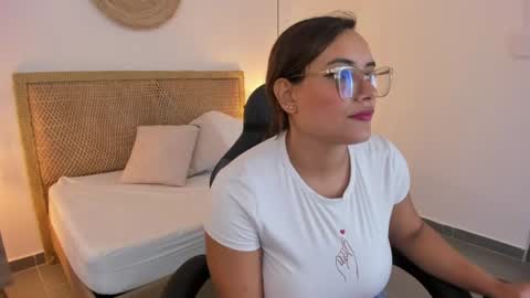 Zoe  online show from June 10, 2026, 4:17 pm