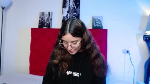 zoe_dear online show from March 5, 2026, 4:58 pm