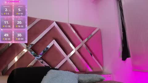 zoe_evaanss_ online show from June 29, 2026, 7:03 pm