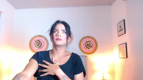 zoe_hecate online show from May 5, 2026, 9:39 am