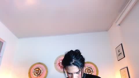 zoe_hecate online show from June 19, 2026, 9:46 am