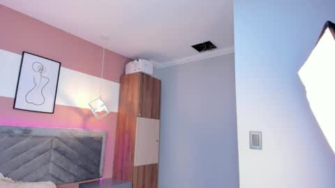 zoe_henderson online show from February 19, 2026, 3:02 am