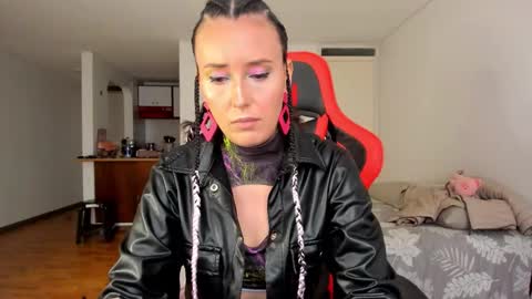 ZOE online show from November 21, 2025, 9:02 pm