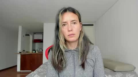 ZOE online show from May 10, 2026, 7:52 pm