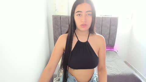 zoe_jones7 online show from December 7, 2024, 9:33 pm