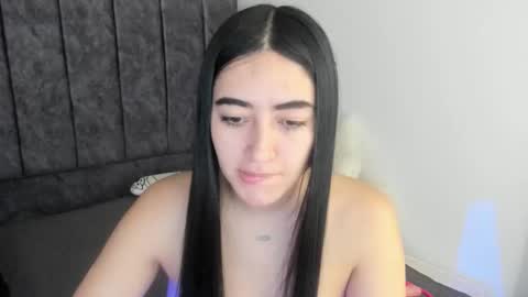Snapshot of zoe_jones7 chatting on October 28, 2025, 12:14 am zoe_jones7 online show from October 28, 2025, 12:14 am