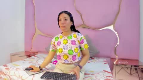 zoe_king19 online show from October 7, 2025, 4:20 am