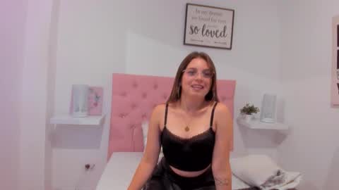 Snapshot of zoe_le chatting on September 22, 2025, 11:45 am Zoe online show from September 22, 2025, 11:45 am