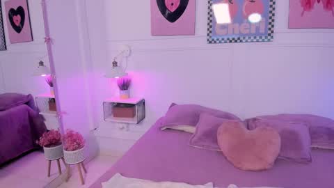 Zoe Lynch online show from December 3, 2025, 12:14 pm