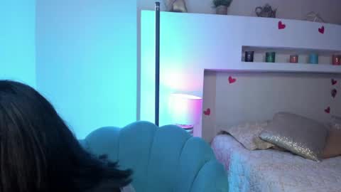 Zoe Lynch online show from June 9, 2026, 12:06 pm
