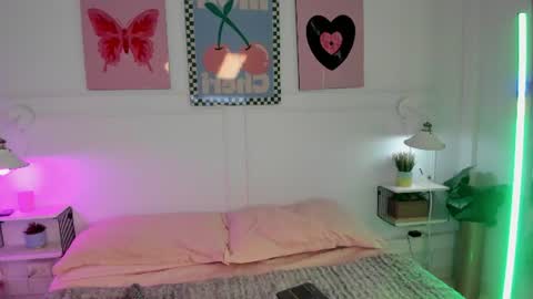 Zoe Lynch online show from June 19, 2026, 12:09 pm