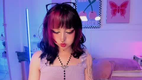 Zoe Lynch online show from July 28, 2026, 12:12 pm