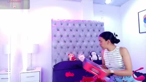Snapshot of zoe_m00n chatting on June 1, 2026, 7:26 pm zoe online show from June 1, 2026, 7:26 pm