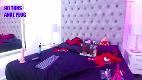 Snapshot of zoe_m00n chatting on July 4, 2026, 8:09 am zoe online show from July 4, 2026, 8:09 am