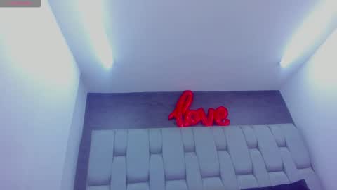 Zoe online show from October 21, 2025, 12:28 pm