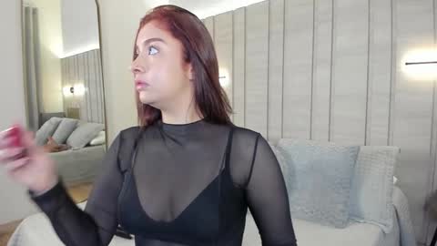 zoe_mhendez online show from February 7, 2026, 12:20 pm