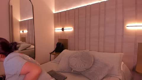 zoe_mhendez online show from February 10, 2026, 11:36 am