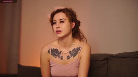 zoe_milkis online show from January 28, 2025, 7:11 am