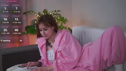 zoe_milkis online show from February 5, 2025, 6:37 pm