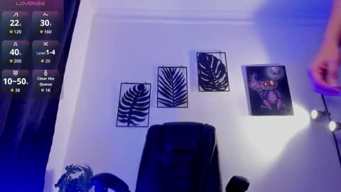 zoe_millerx online show from February 9, 2026, 1:15 pm