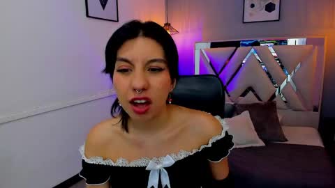 zoe_moreau online show from April 10, 2026, 8:35 pm