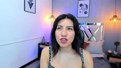 zoe_moreau online show from May 12, 2026, 7:55 pm