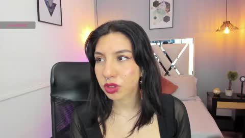zoe_moreau online show from May 20, 2026, 7:53 pm