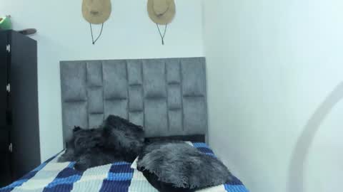 She Zoe He Painn online show from October 17, 2025, 8:33 pm