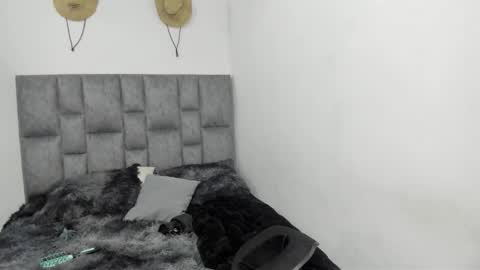 She Zoe He Painn online show from October 31, 2025, 7:26 pm