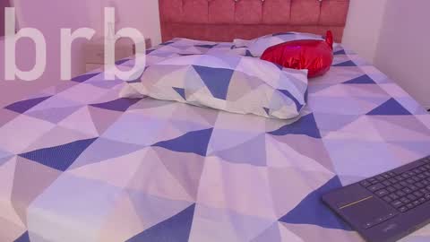 zoe_pettite_ online show from March 3, 2025, 3:09 pm