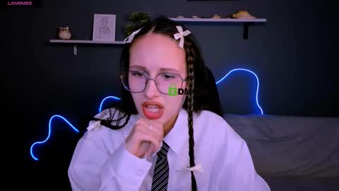 zoe_puff online show from September 22, 2025, 8:11 pm