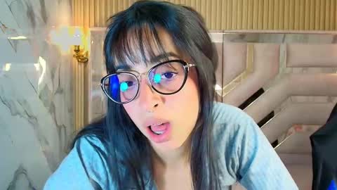 Zoe  online show from September 12, 2025, 3:06 am