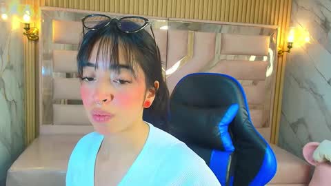 Zoe  online show from September 24, 2025, 3:21 am