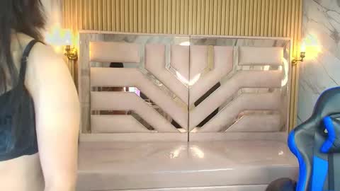 Zoe  online show from October 14, 2025, 3:18 am