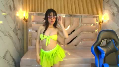 Zoe  online show from October 15, 2025, 3:28 am