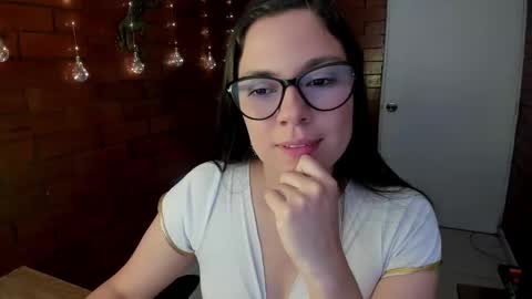 Zoe  online show from February 25, 2025, 4:31 pm