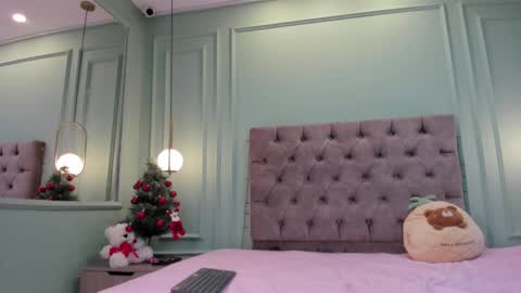 Snapshot of zoe_roux210949 chatting on December 3, 2024, 11:13 pm Zoe online show from December 3, 2024, 11:13 pm