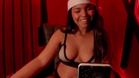 Snapshot of zoe_roux210949 chatting on December 22, 2024, 11:41 pm Zoe online show from December 22, 2024, 11:41 pm