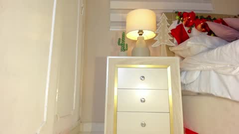 Hi guys i am Zoe  online show from December 20, 2024, 5:40 pm