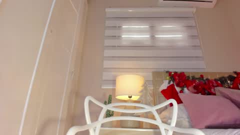 Hi guys i am Zoe  online show from December 21, 2024, 2:37 pm