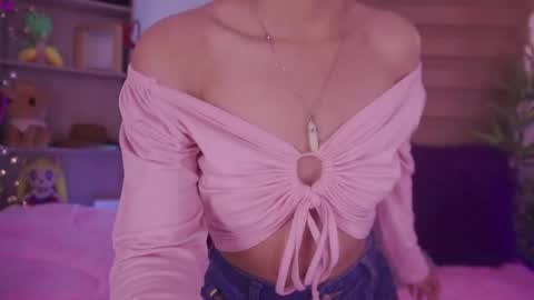 Zoe  online show from October 16, 2025, 3:24 pm