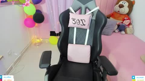 zoe_sullivan_ online show from November 16, 2025, 9:26 am