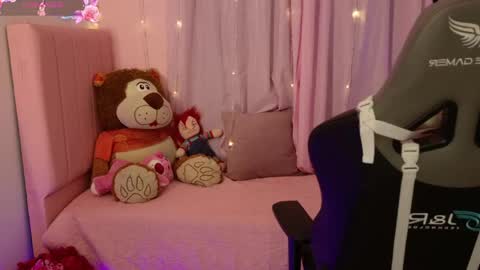 zoe_sullivan_ online show from April 27, 2026, 9:29 am