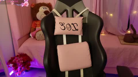 zoe_sullivan_ online show from April 30, 2026, 9:15 am