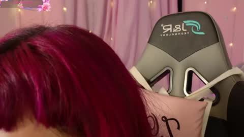 zoe_sullivan_ online show from May 6, 2026, 9:14 am