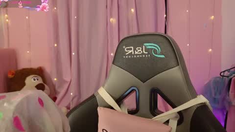 zoe_sullivan_ online show from June 17, 2026, 9:12 am