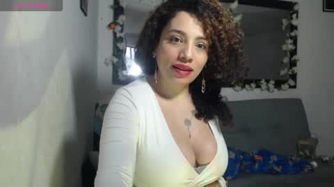 Snapshot of zoe_tai chatting on October 19, 2025, 1:34 pm zoe tai online show from October 19, 2025, 1:34 pm