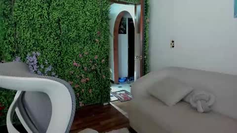 Snapshot of zoe_wattson chatting on November 9, 2025, 3:05 am Zoe online show from November 9, 2025, 3:05 am