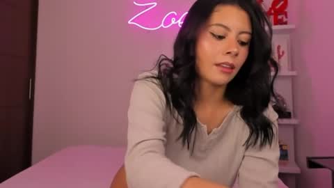 zoecams online show from May 7, 2026, 7:52 pm